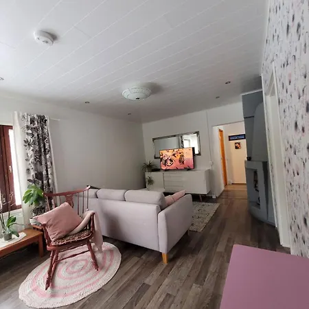 Cozy House Near The Center Apartment